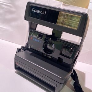 VINTAGE POLAROID CAMERA
